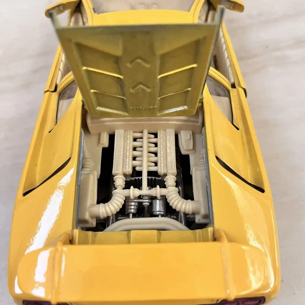 Bburago Lamborghini Diablo 1990 Collection Diecast Model Car 1/24 Yellow Italy